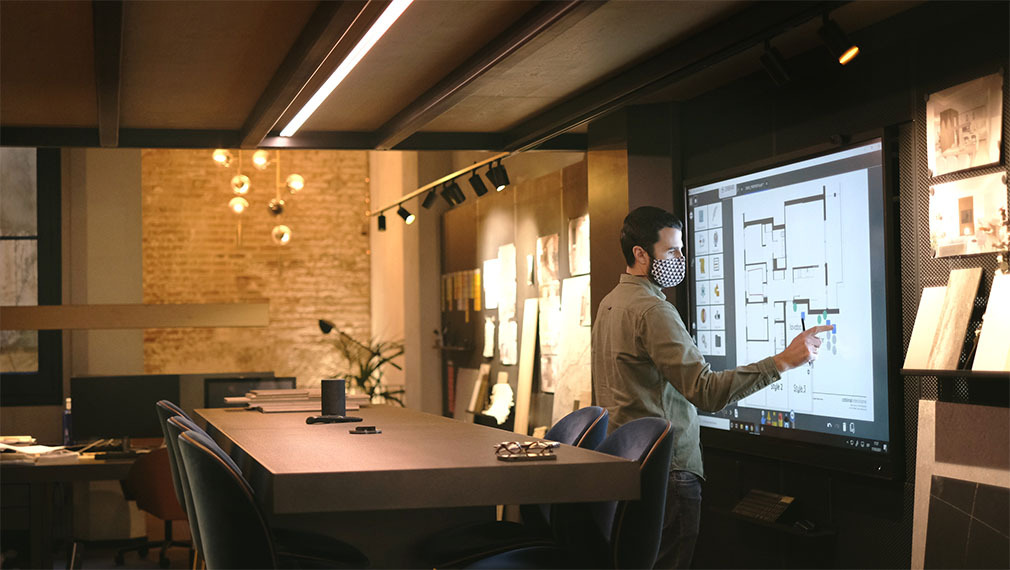 Coblonal gestaltet Ihre Innenarchitekturprojekte mit dem interaktiven Monitor Clevertouch und seiner LYNX Blackboard-Software