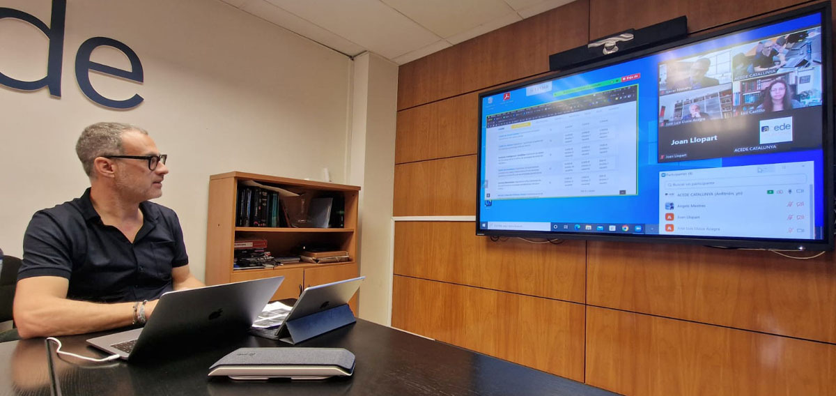 Improving efficiency in hybrid meetings with Clevertouch and Poly