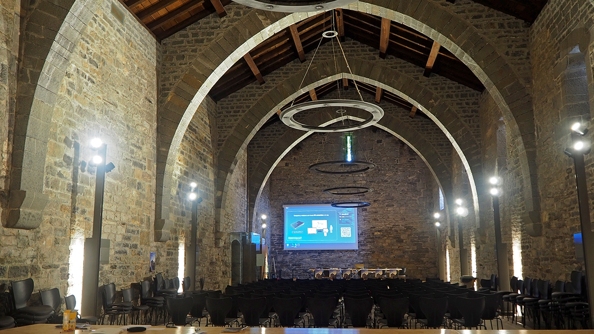 The Collegiate Church of Santa María de Orreaga in Roncesvalles updates its 12th century facilities with audiovisual technology