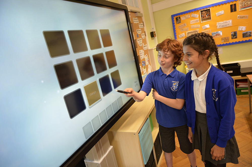 Relajarse en el aula con monitores interactivos