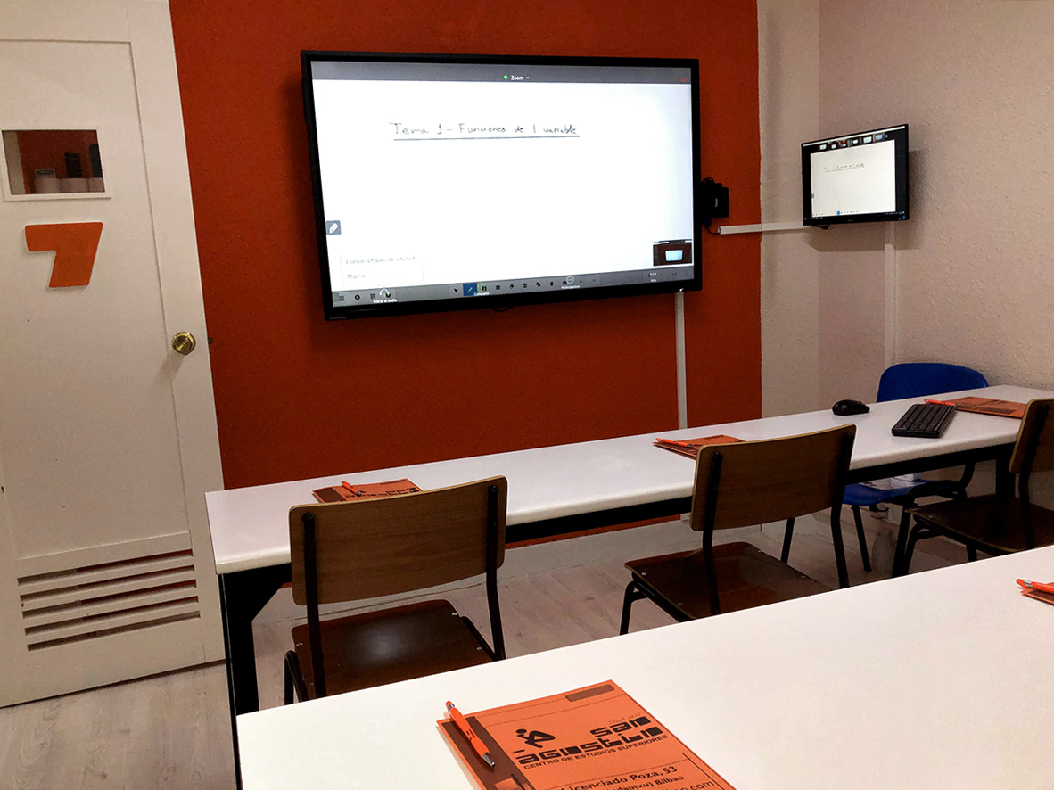 El centre d'estudis superiors Sant Agustí de Bilbao aposta per tecnologia per fomentar les classes semipresencials