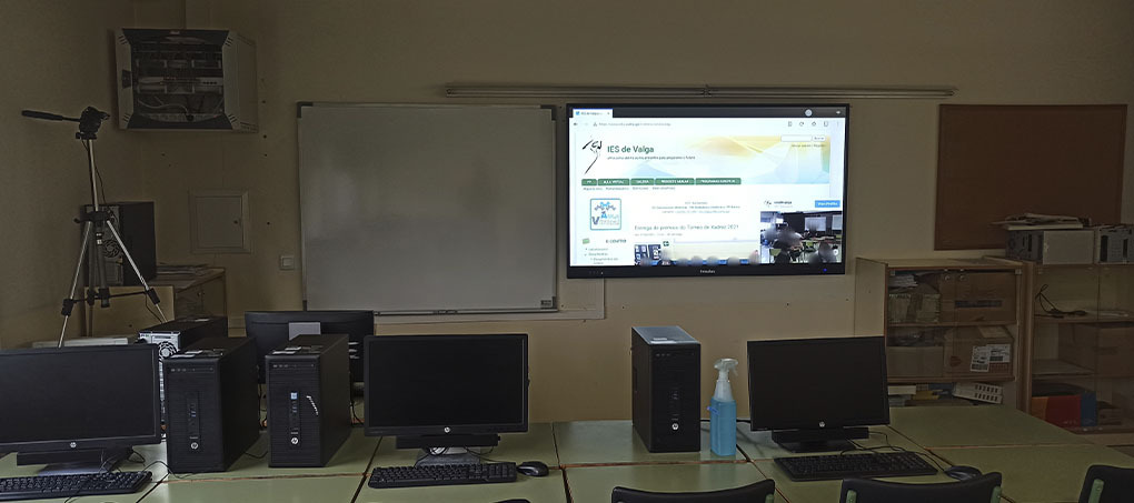 Monitores interativos para fortalecer o conhecimento no Secundário