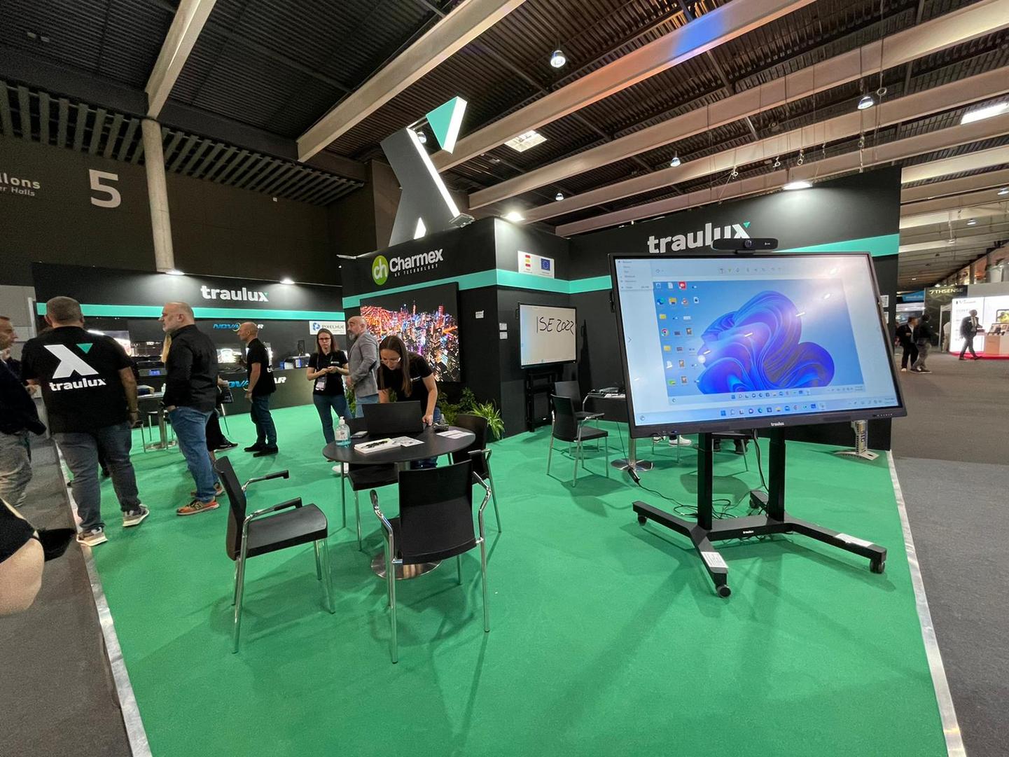 Charmex lands at ISE 2022 with its full range of Led screens and Traulux interactive monitors