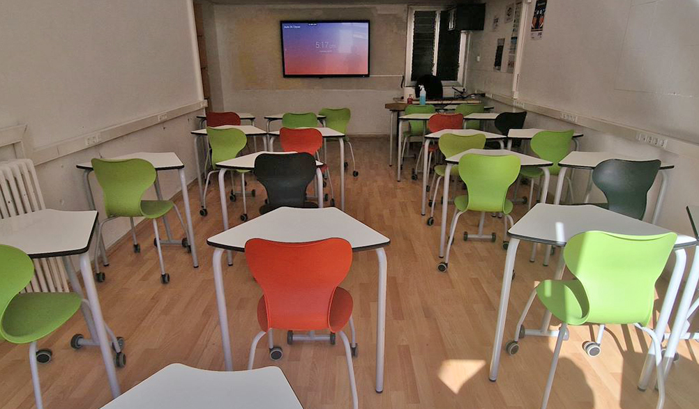 Clevertouch Impact the all-in-one interactive tool for Prat Educació classes